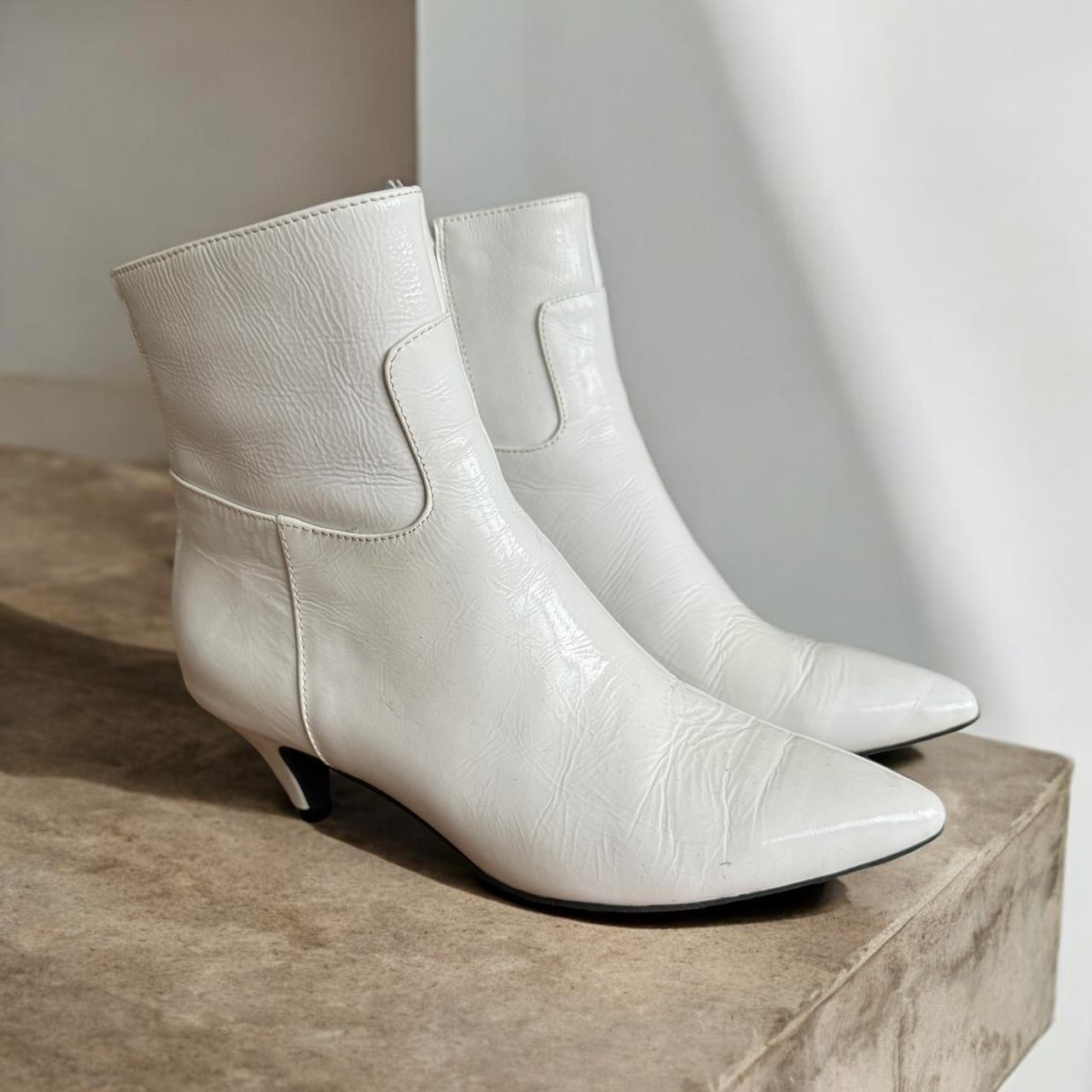 Kitten-heel pointed-toe ankle boot Fits true