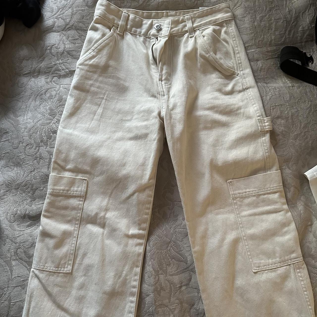 HM cream color cargo pants Size 4 So flattering on... - Depop