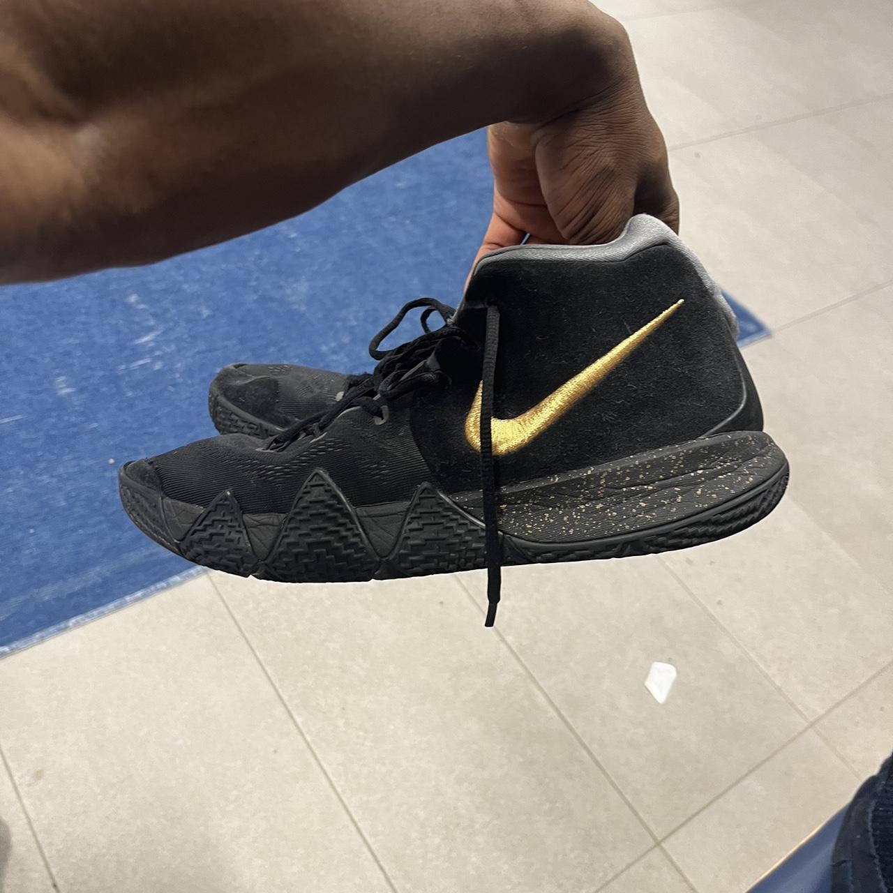Nike Men's Black and Gold Trainers (3)