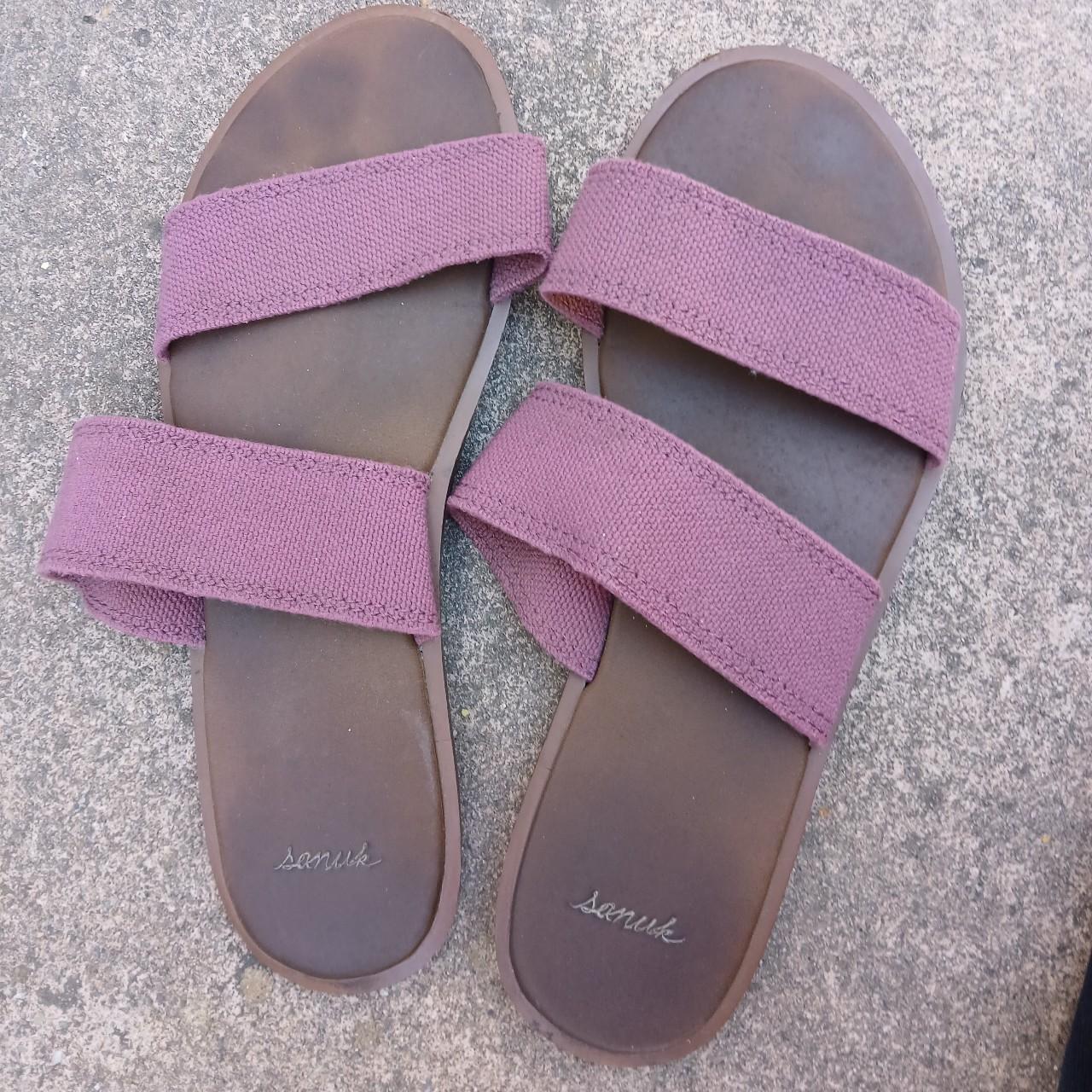 Pink sanuk flip flops online