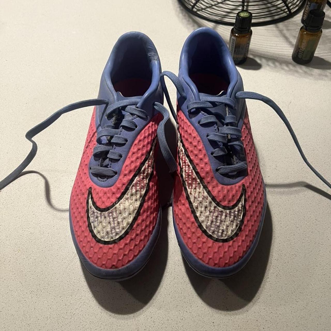 womens cleats size 7