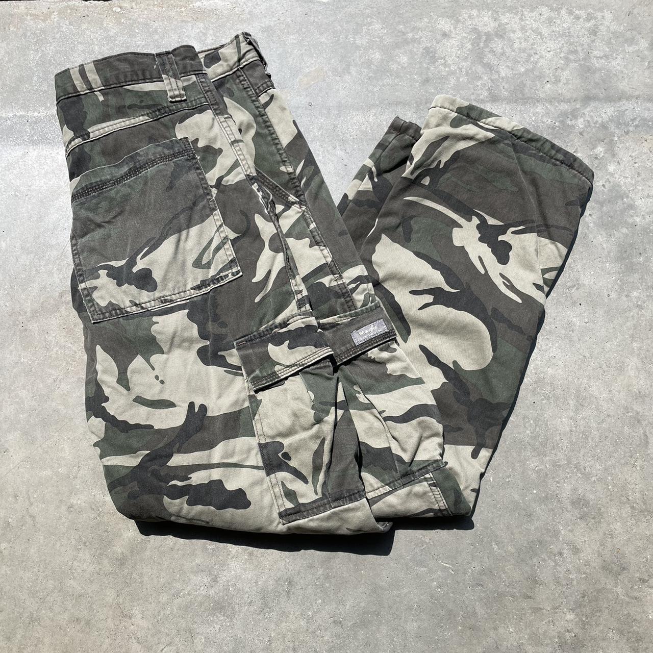 Women's Black and Green Trousers | Depop