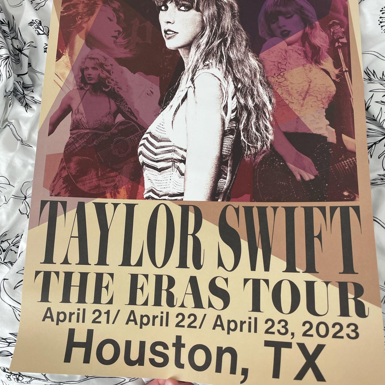 Taylor Swift: Eras Tour on X: Do the heart hands make anyone else SO  happy? 😍 #TSTheErasTour #HoustonTSTheErasTour #HoustonN3 (via taylenarare)   / X
