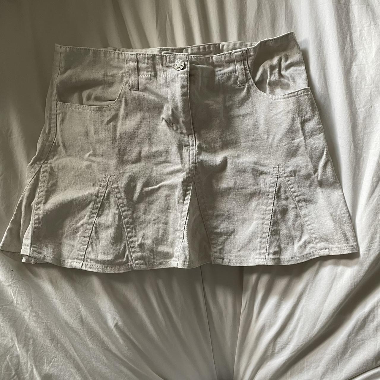 Denim Bay Women's White and Cream Skirt Depop