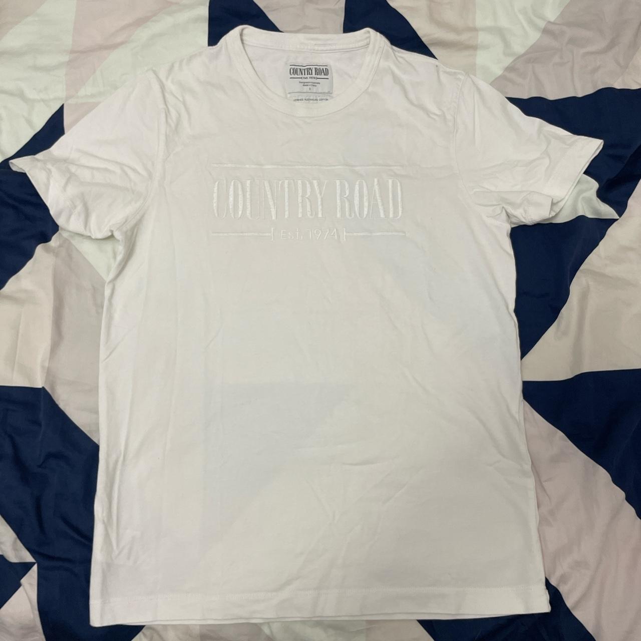 Country road white logo T shirt - Depop
