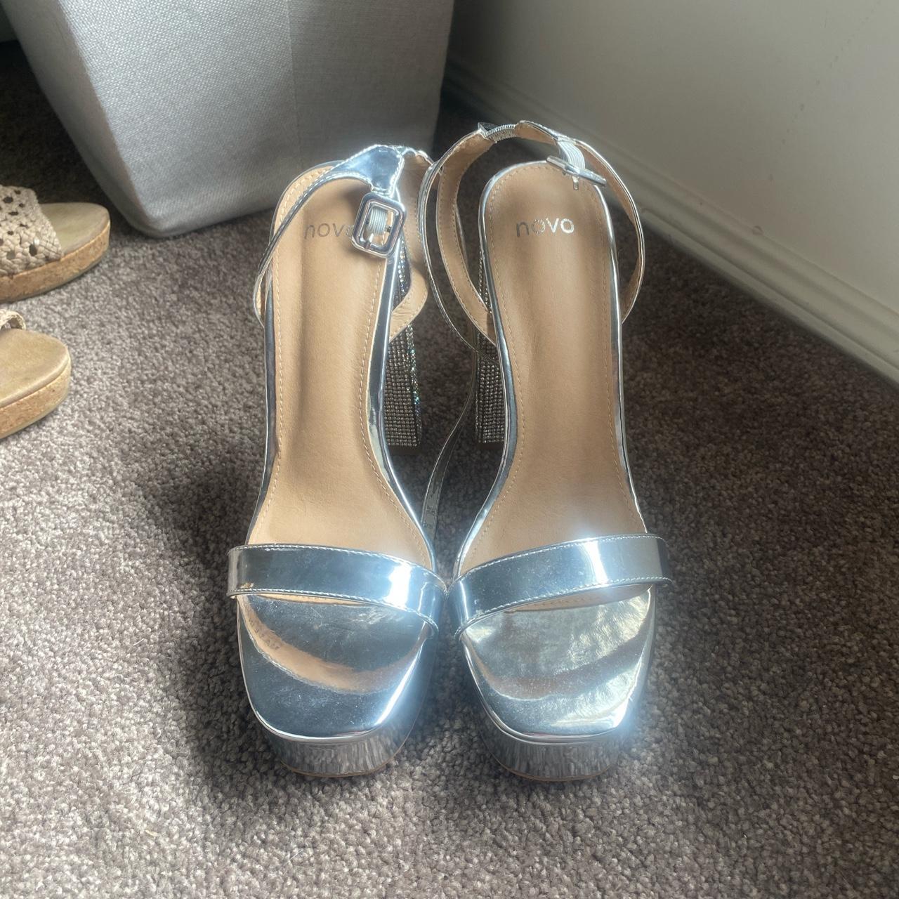 novo silver heels