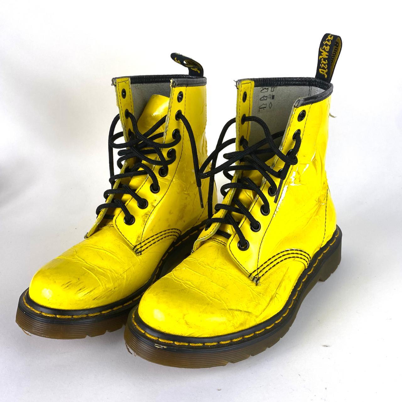 Doc Dr. Martens Boots Women Size 7 US AirWair 11821