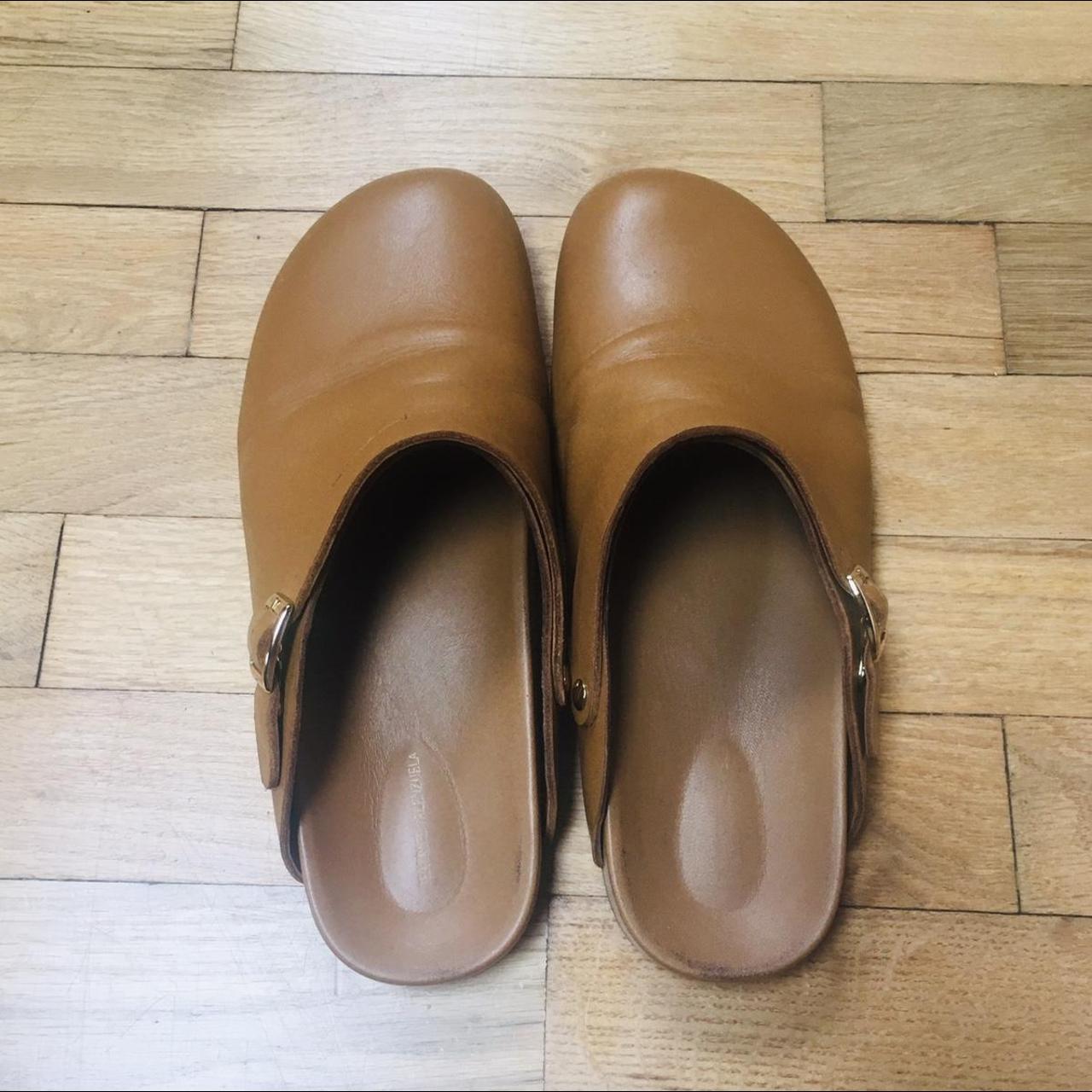 Beatrice Valenzuela cajeta clogs in light brown with