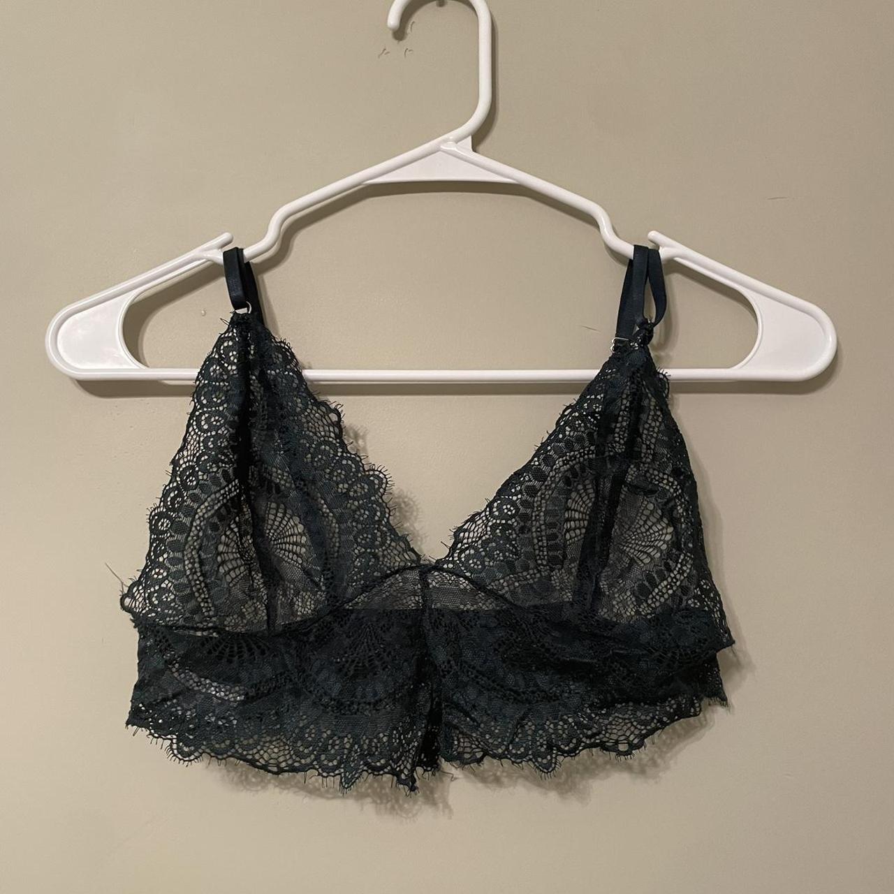 2 pc lace bra by SHEIN size Large but fits like a