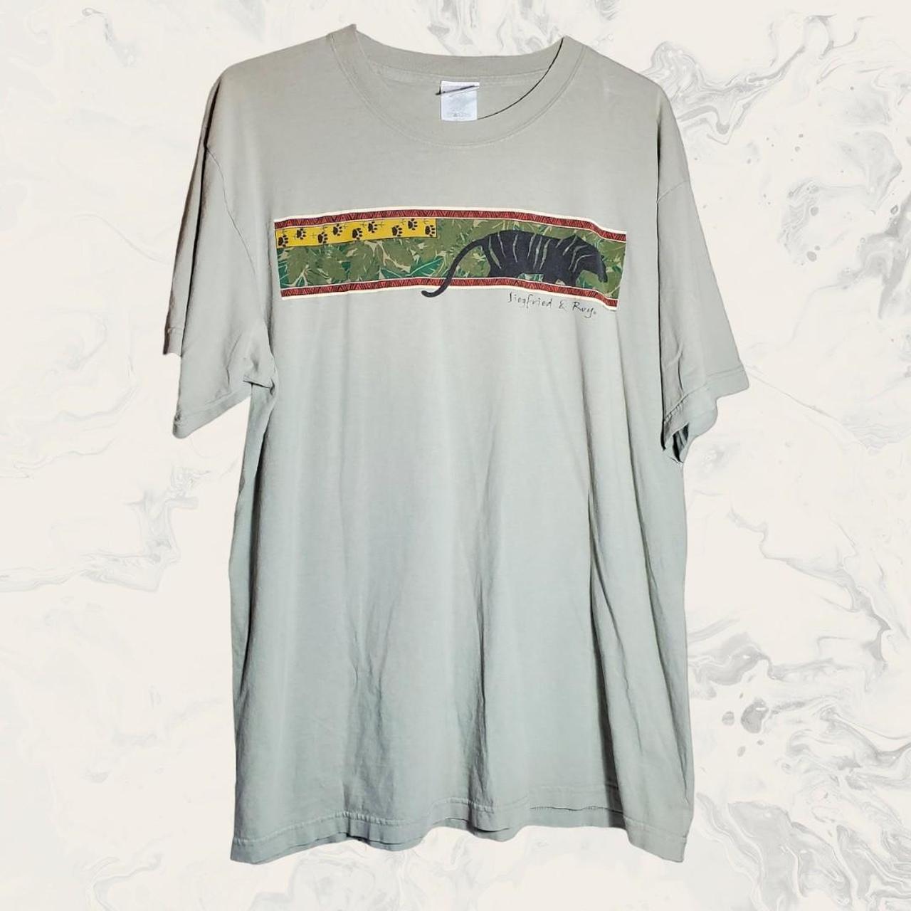 2001 Siegfried park safari graphic t-shirt Size:... - Depop
