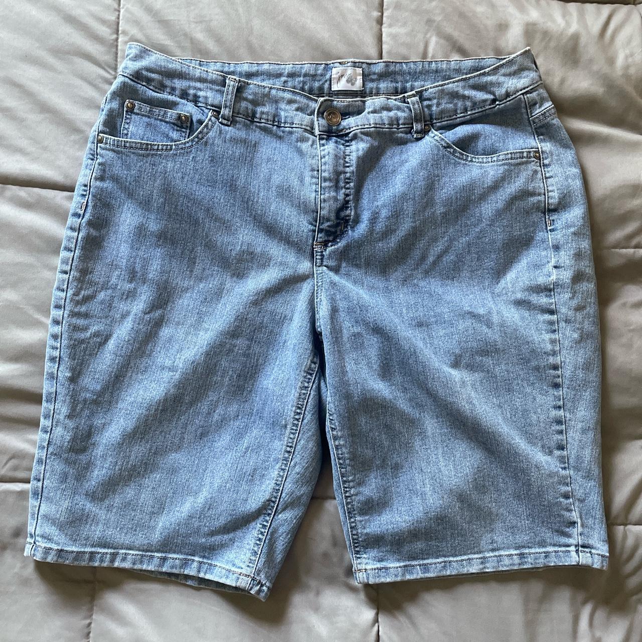 20W long jean shorts with pockets in front and in... - Depop