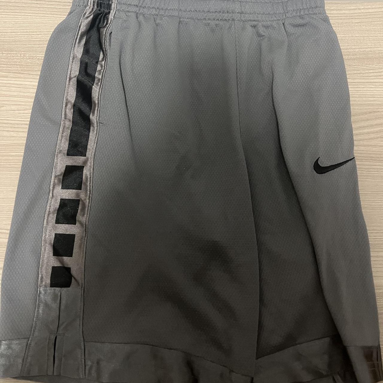 Youth XL fits men s medium Nike elite shorts barley