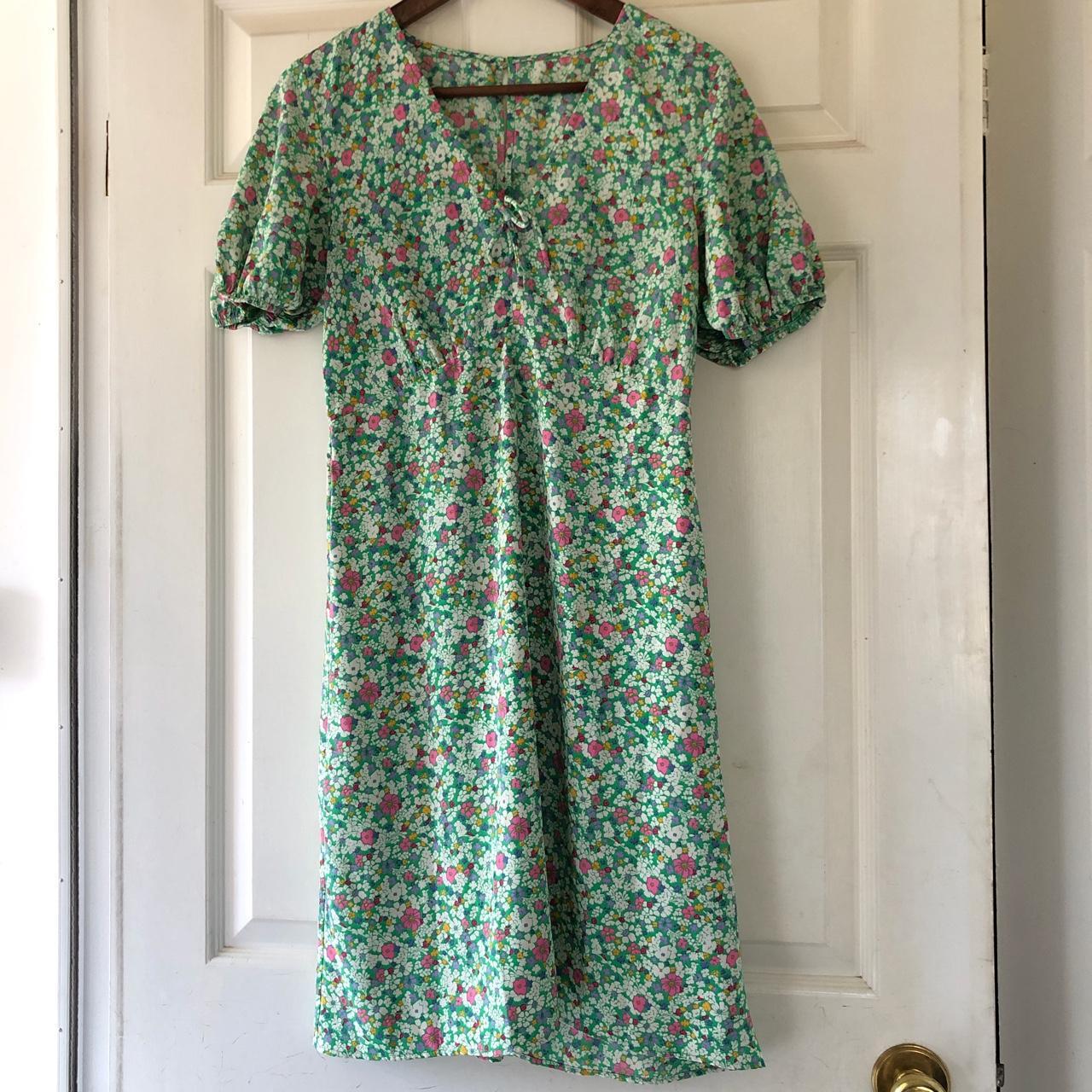 Really Cute Pastel Green Summer Dress Flowery - Depop