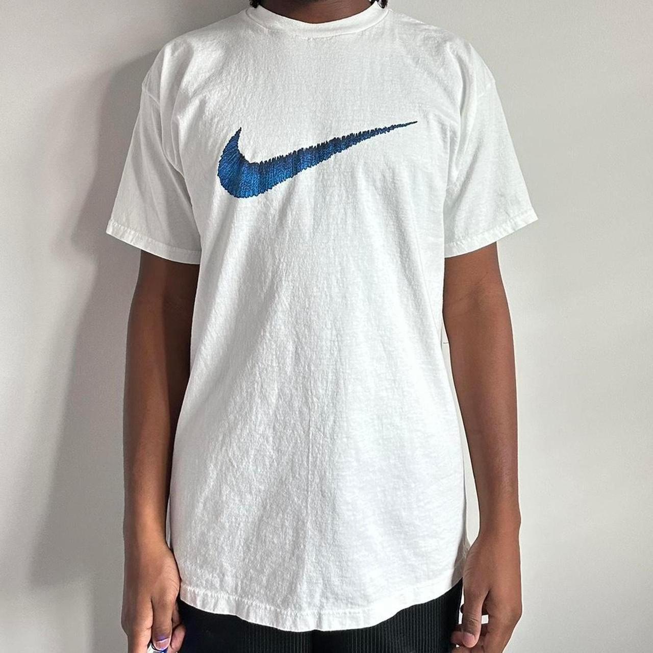 nike central swoosh tee