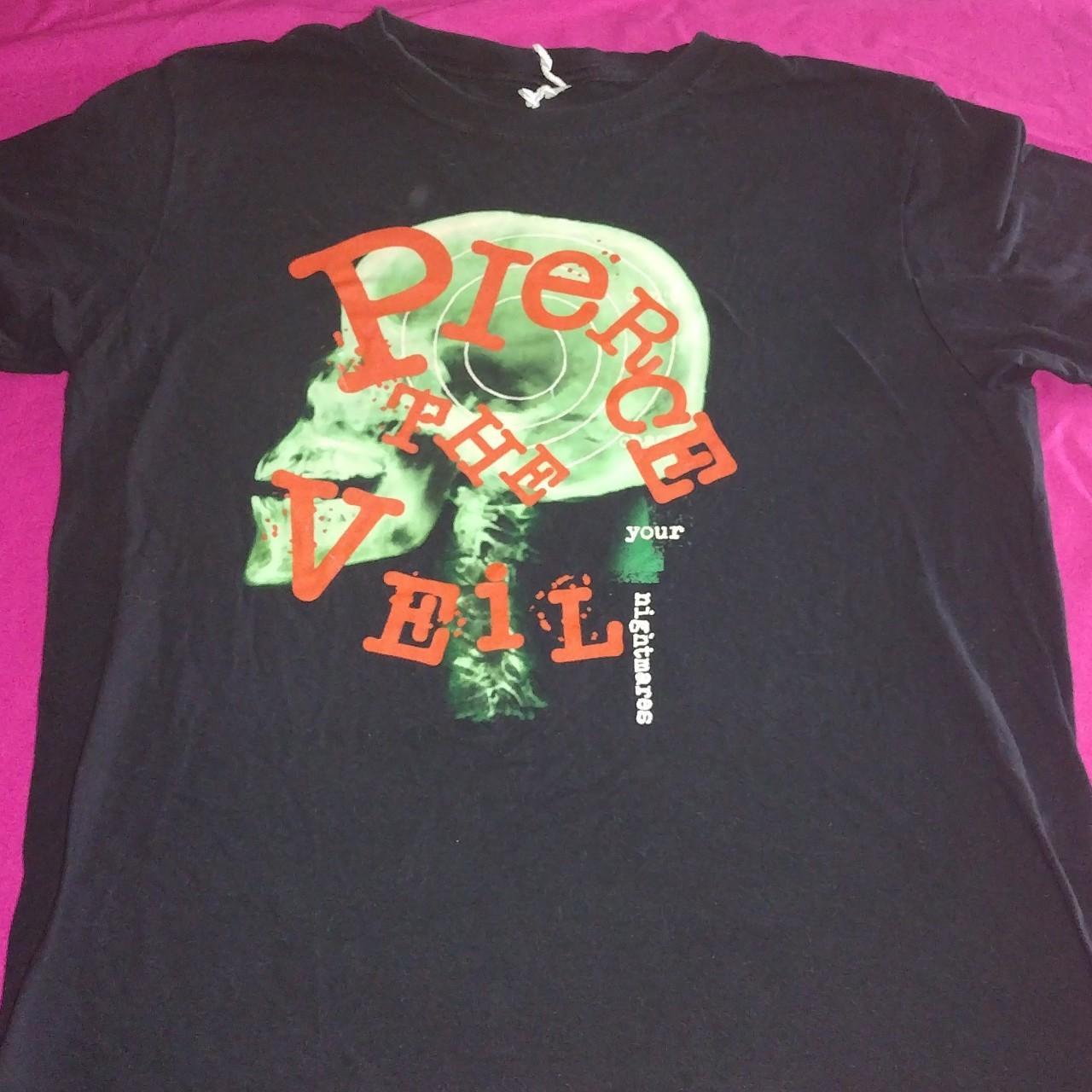 Hot Topic Men's Black and Green Tshirt Depop