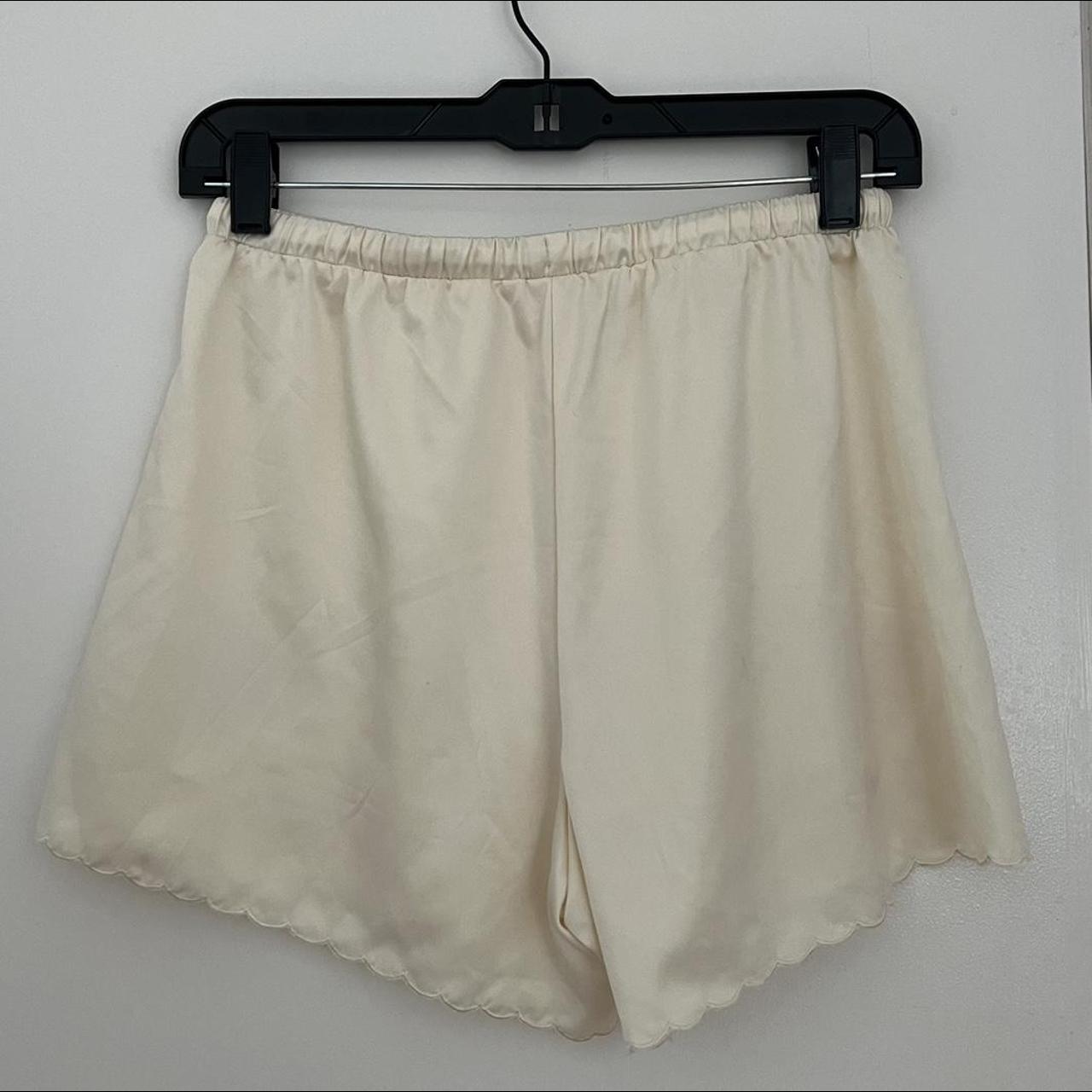 Zara Women's Cream Shorts | Depop