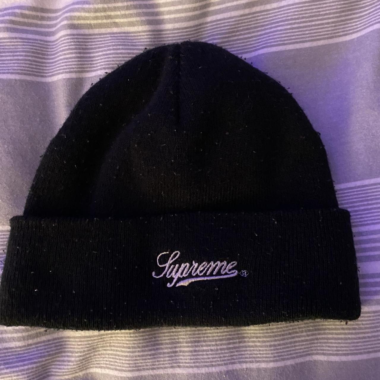 Wrap logo supreme beanie Worn once or twice, never - Depop