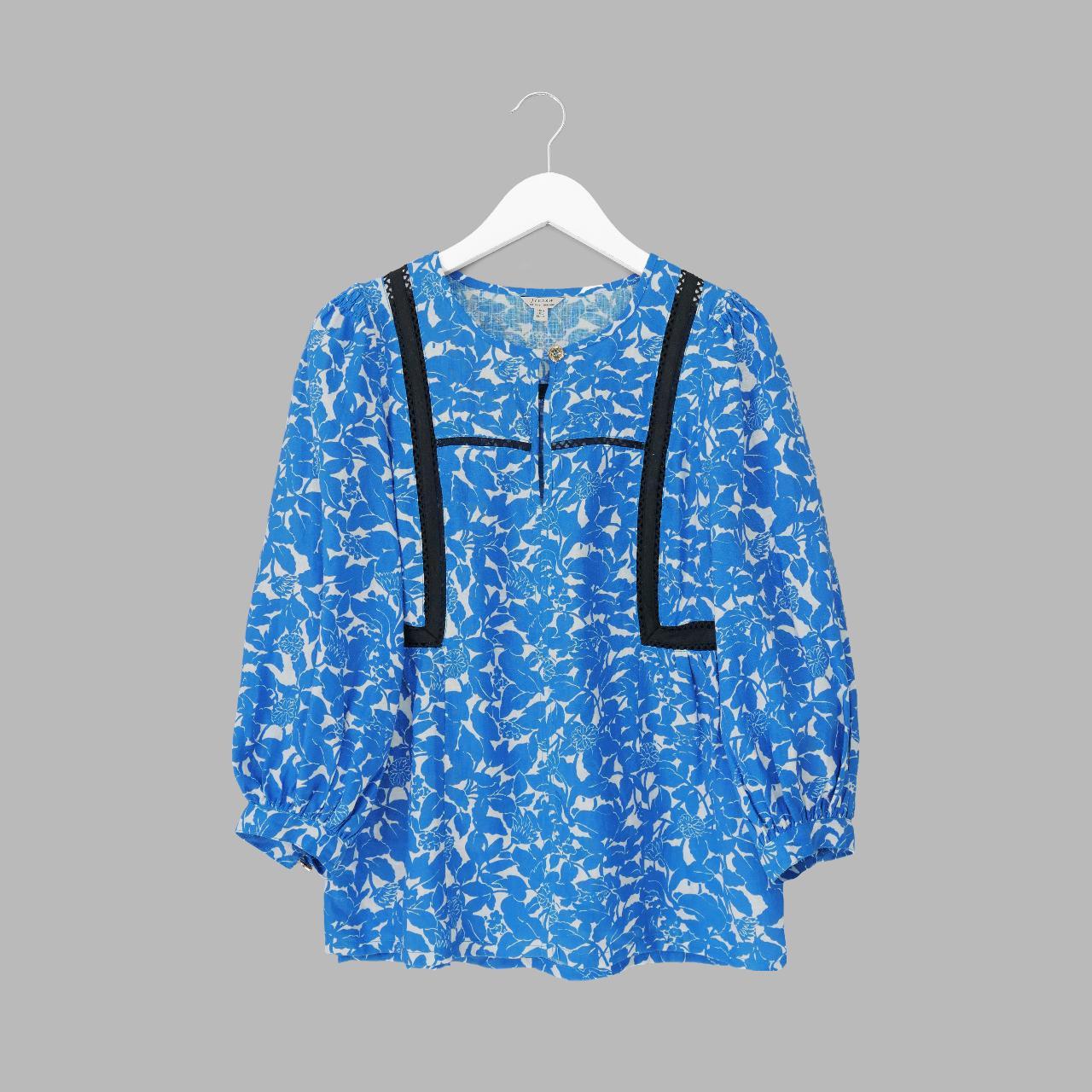 This top from Jigsaw is crafted from a... Depop