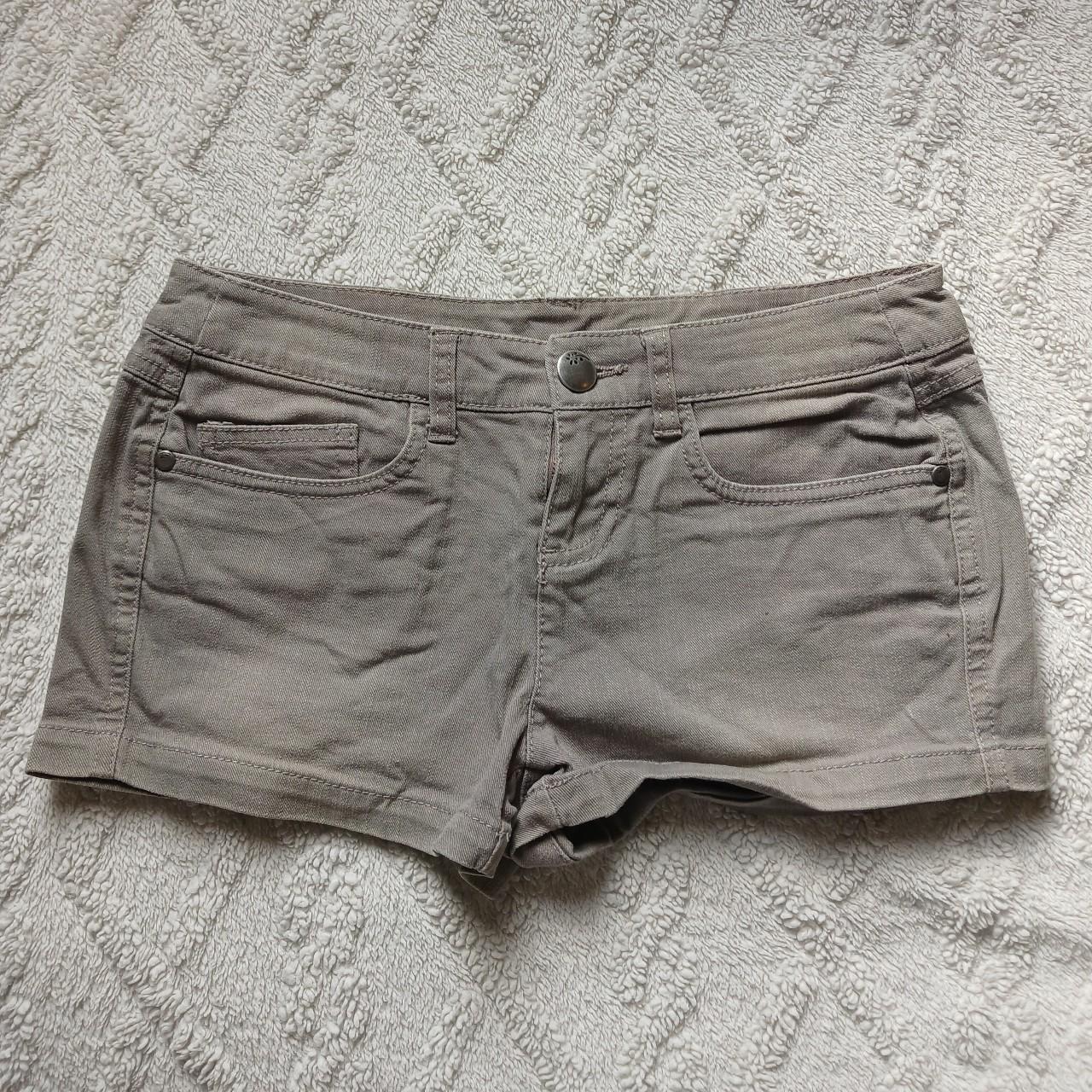 item listed by aesthetics_by_em