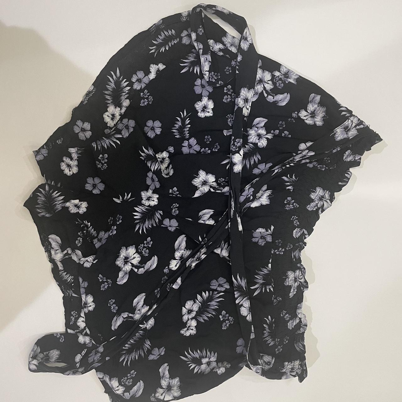 Shosho Womens Medium Black floral flowy tie front - Depop