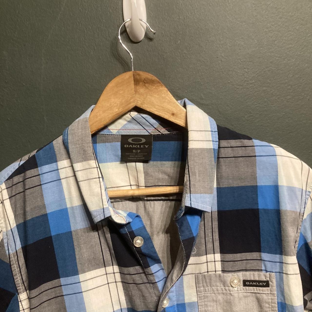 Oakley Men's Blue And White Shirt 