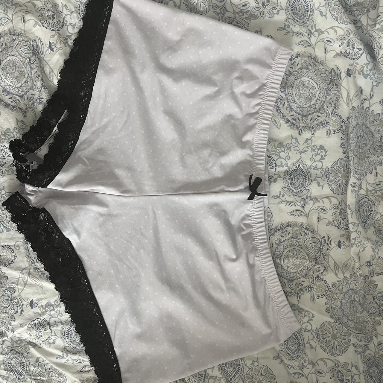 Cacique White Satin Full Coverage Adjustable Straps - Depop