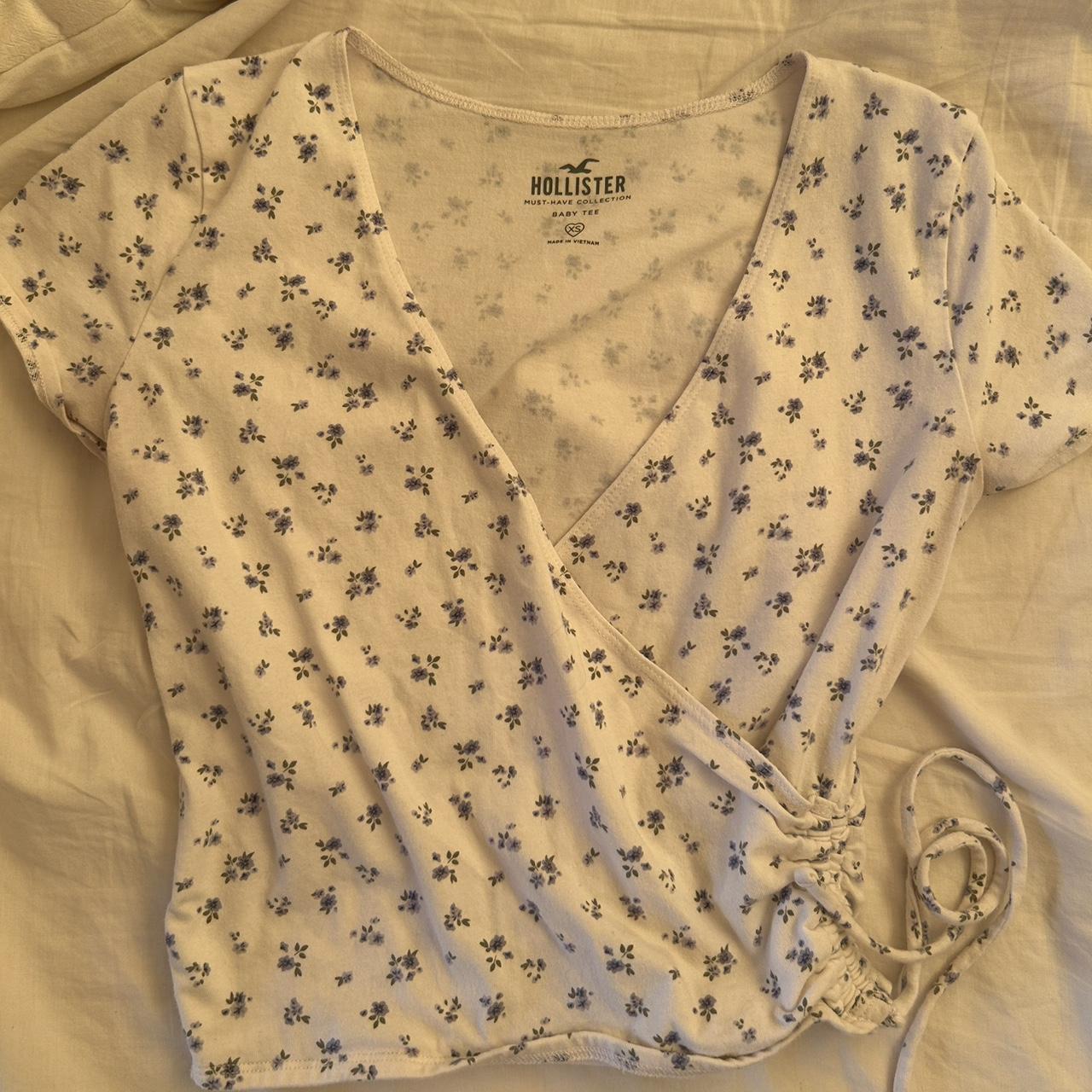 Hollister Floral Baby Tee, Size XS - Depop