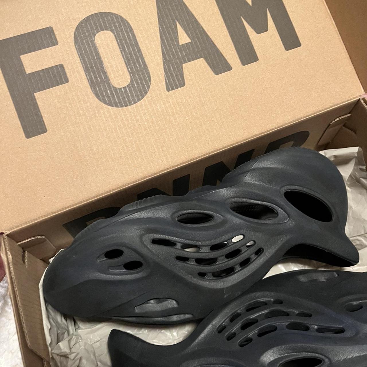 yeezy foam runner mineral blue outfit