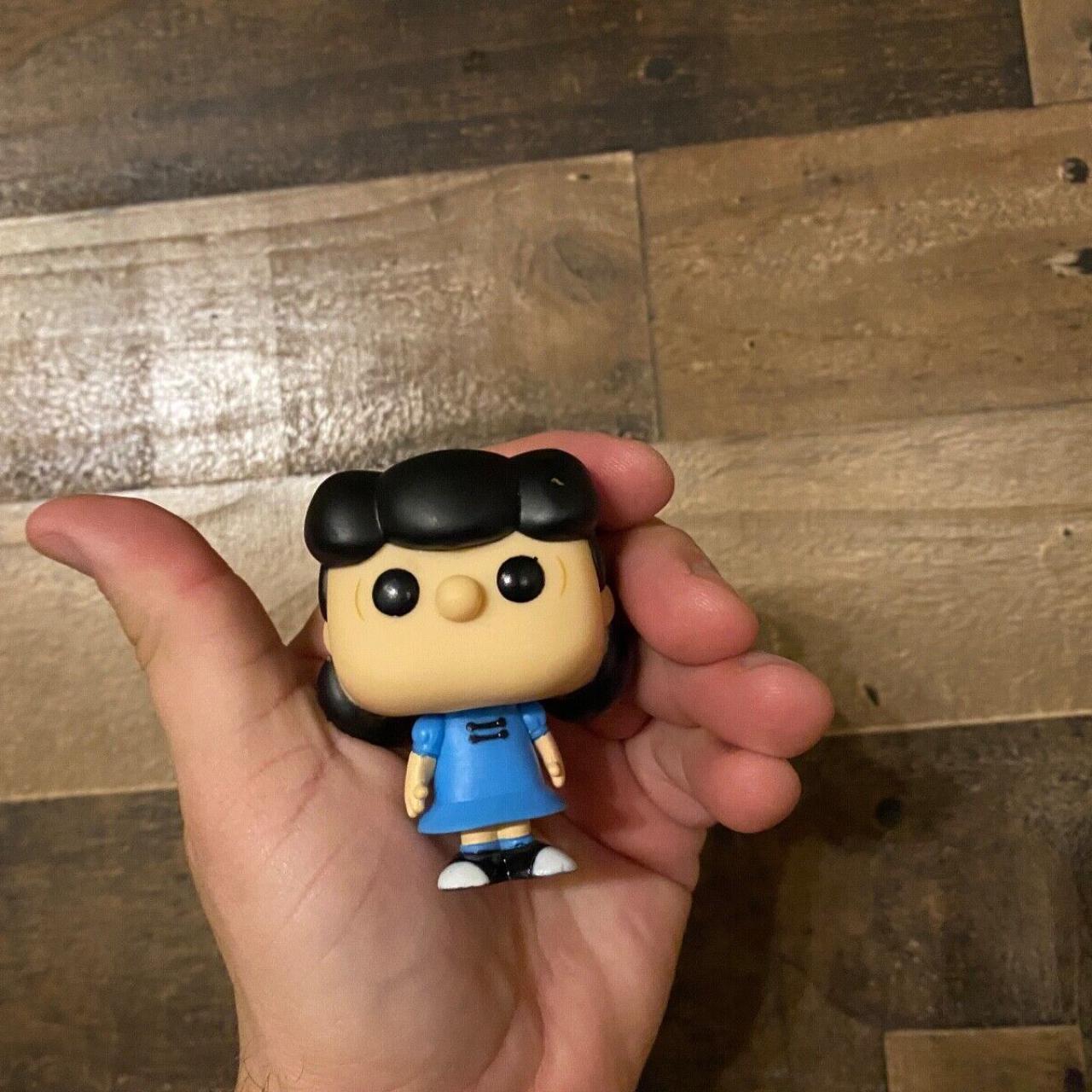 Funko Pop Peanuts Lucy Van selling Pelt