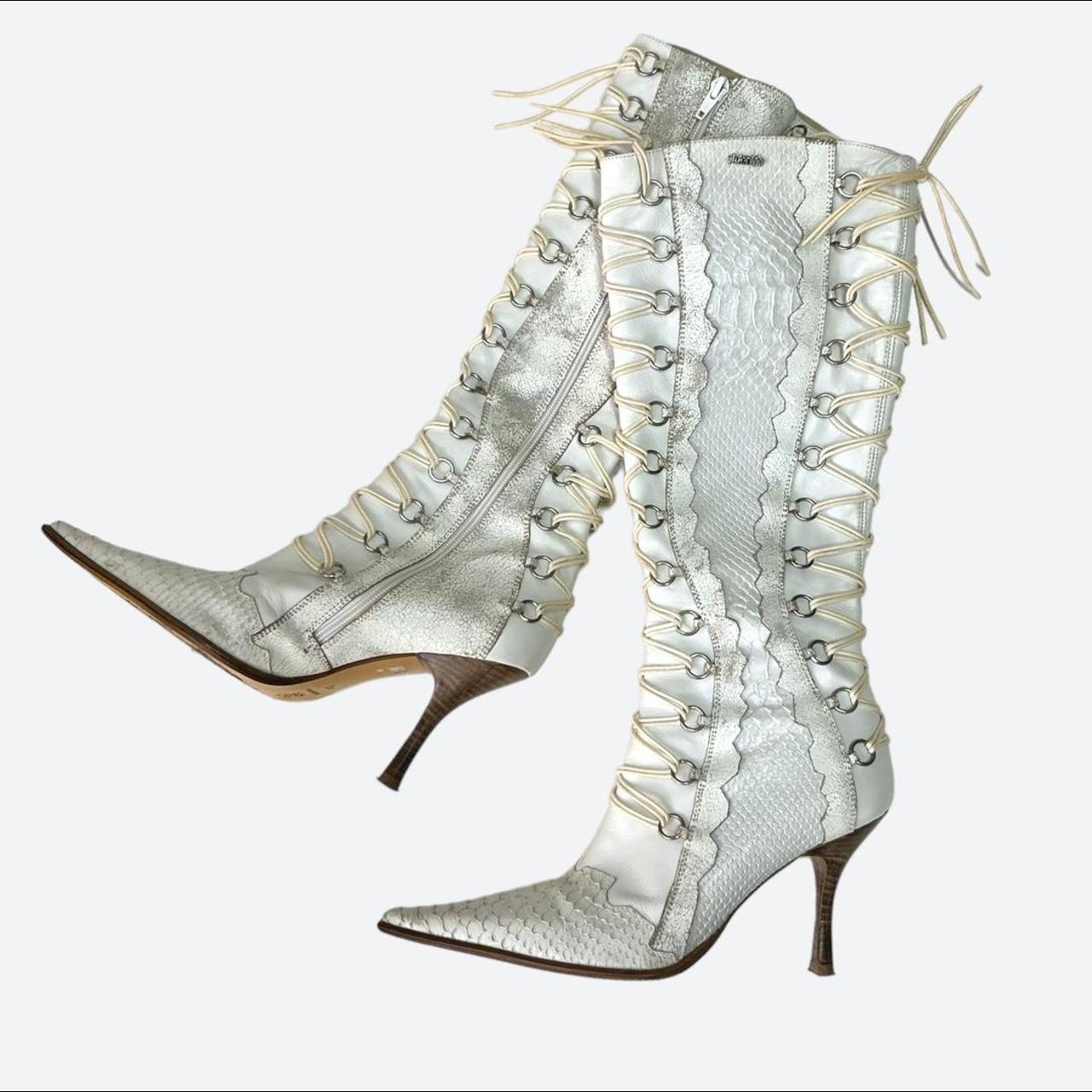 Women's Cream and White Boots Depop