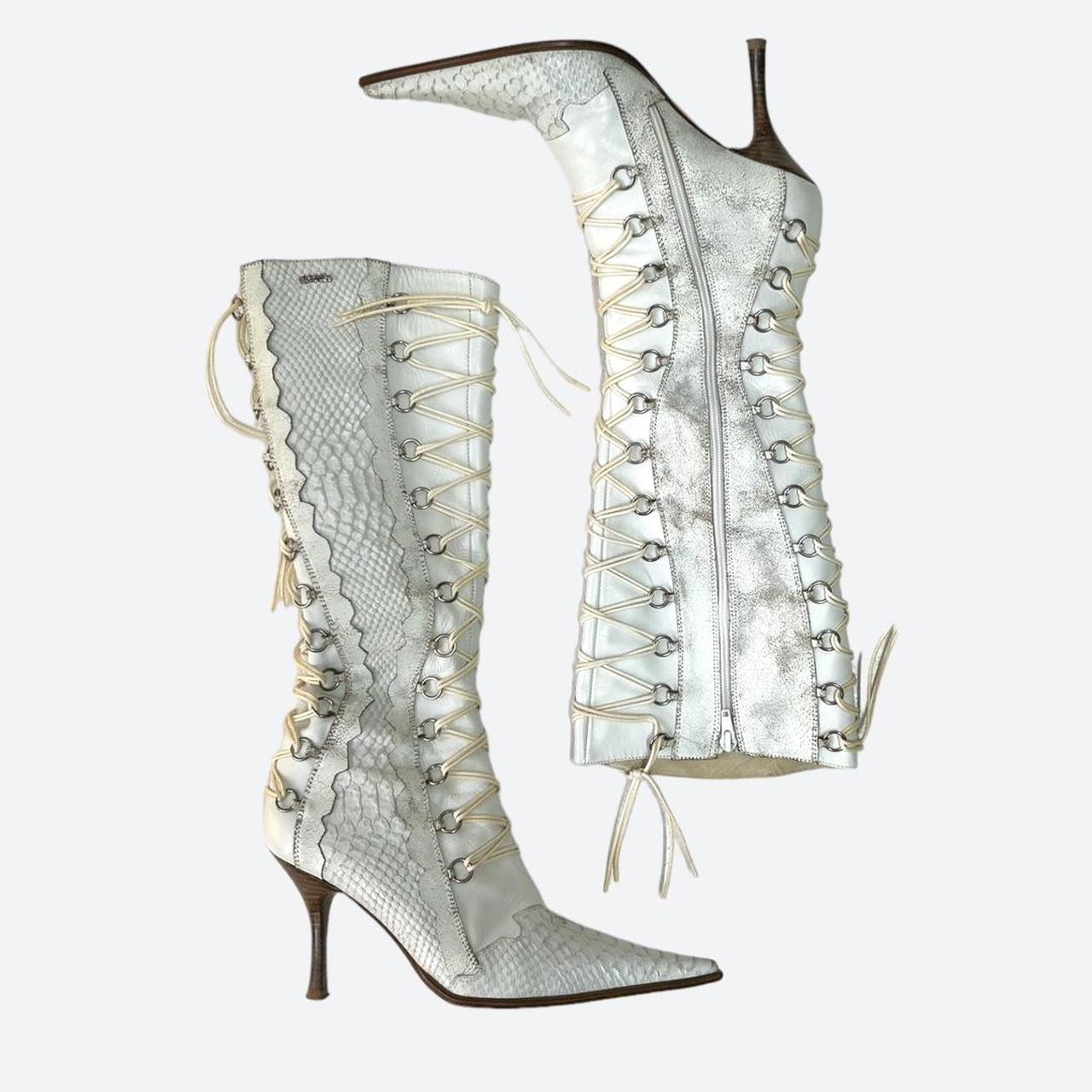 Women's Cream and White Boots Depop