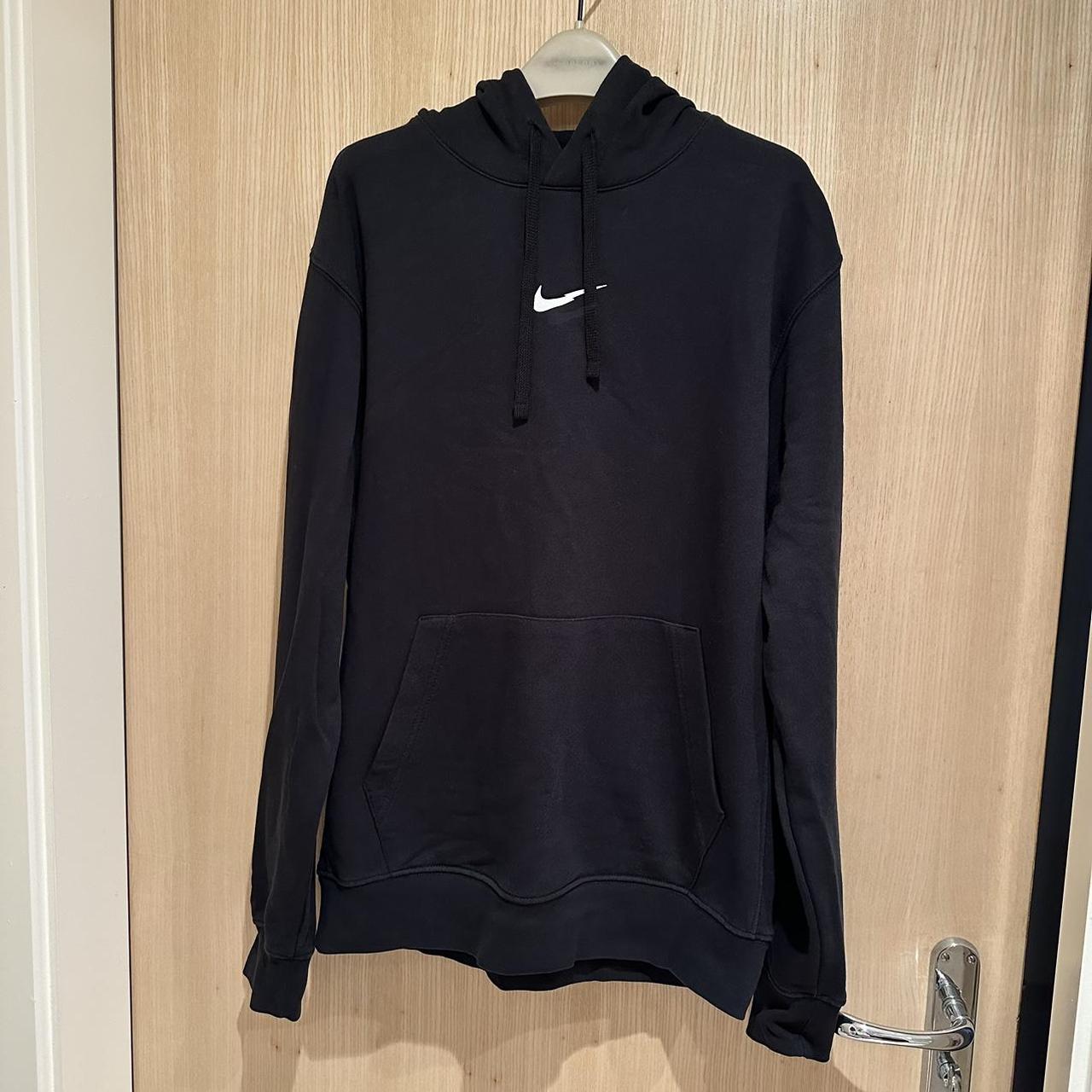 nike swoosh on tour pack hoodie in black