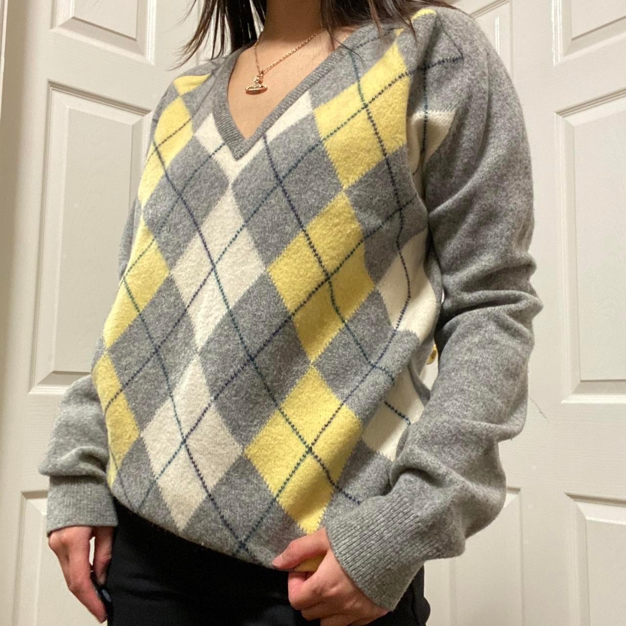 Vintage Pringle jumper in a grey and yellow with. Depop