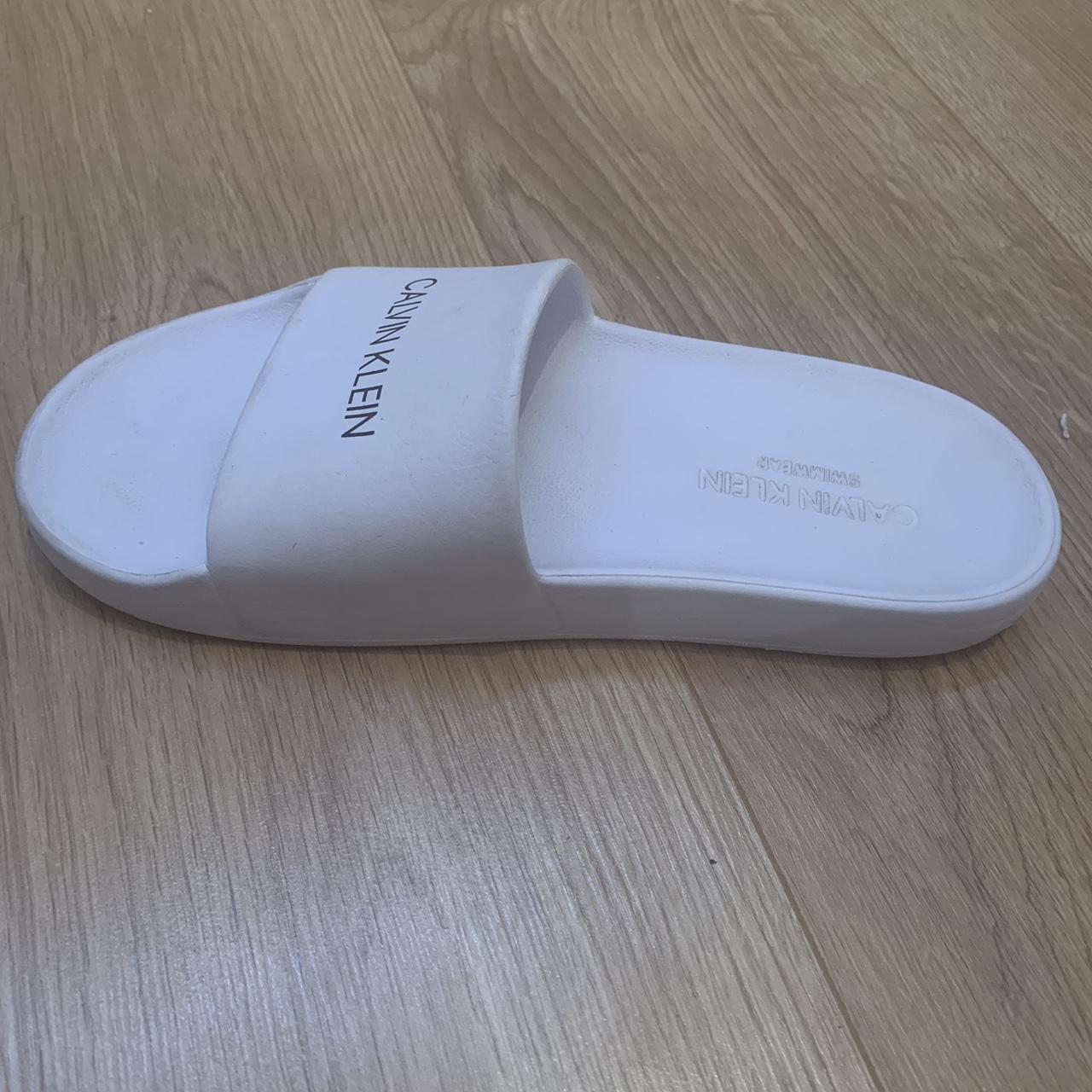 Calvin klein online sliders size 4