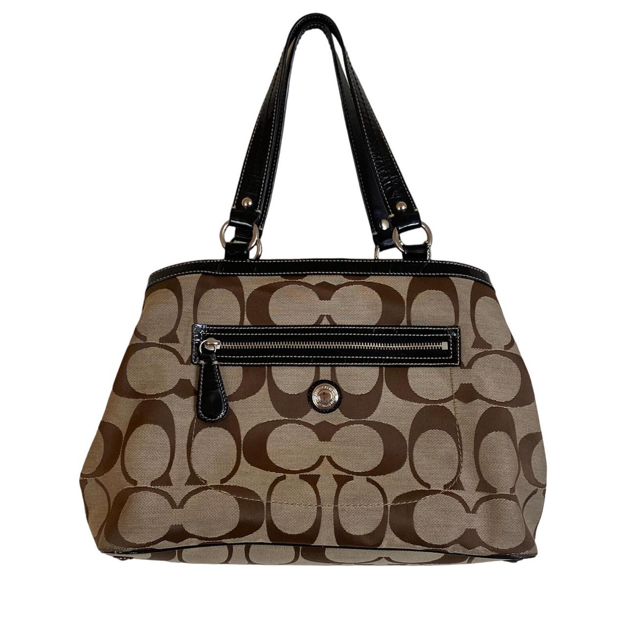 Stunning Coach fashion Purse!!