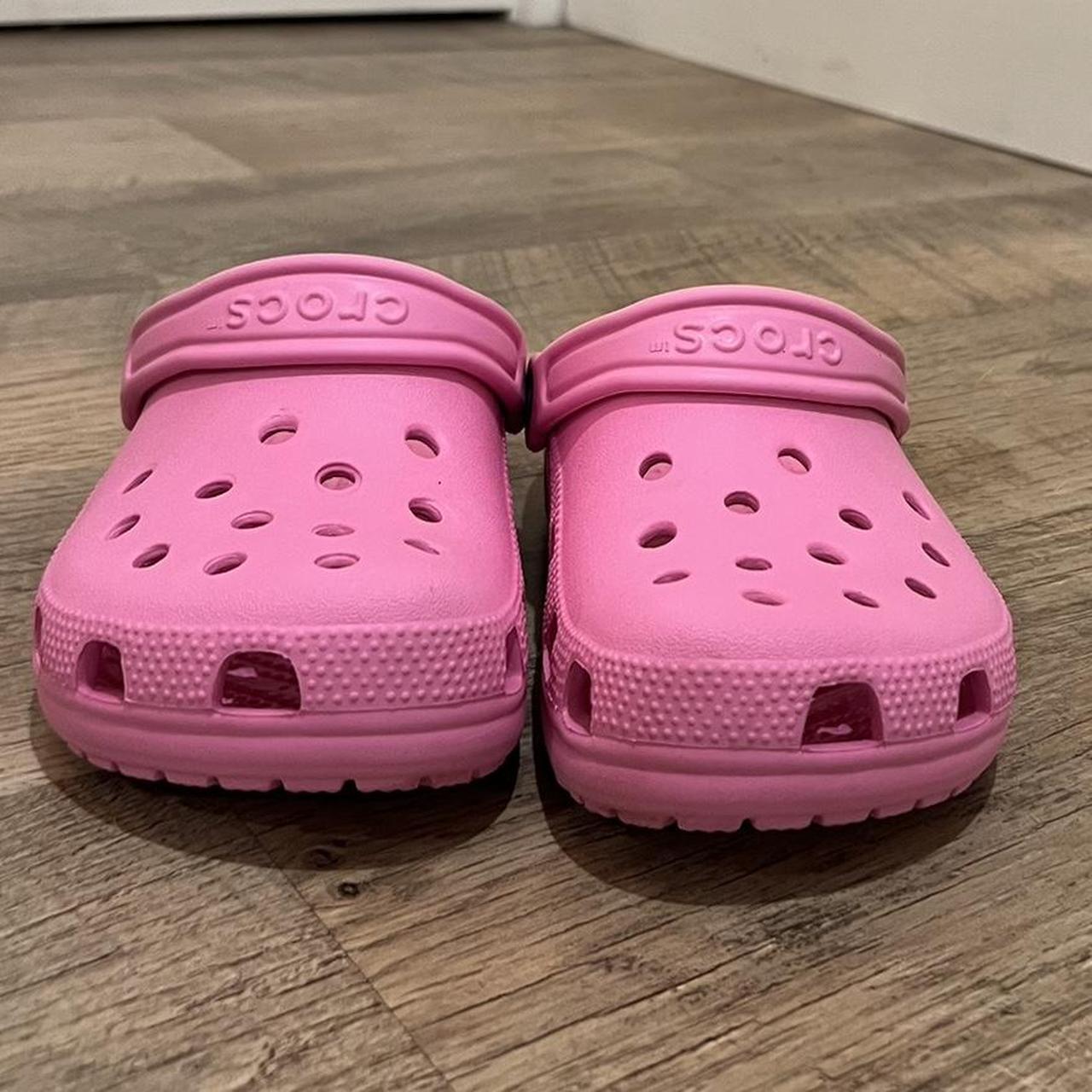Crocs Pink Clogs (3)