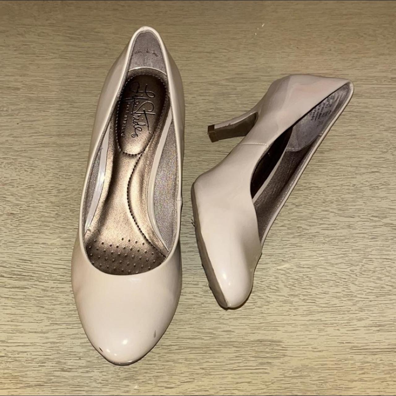 Life stride nude shop pumps