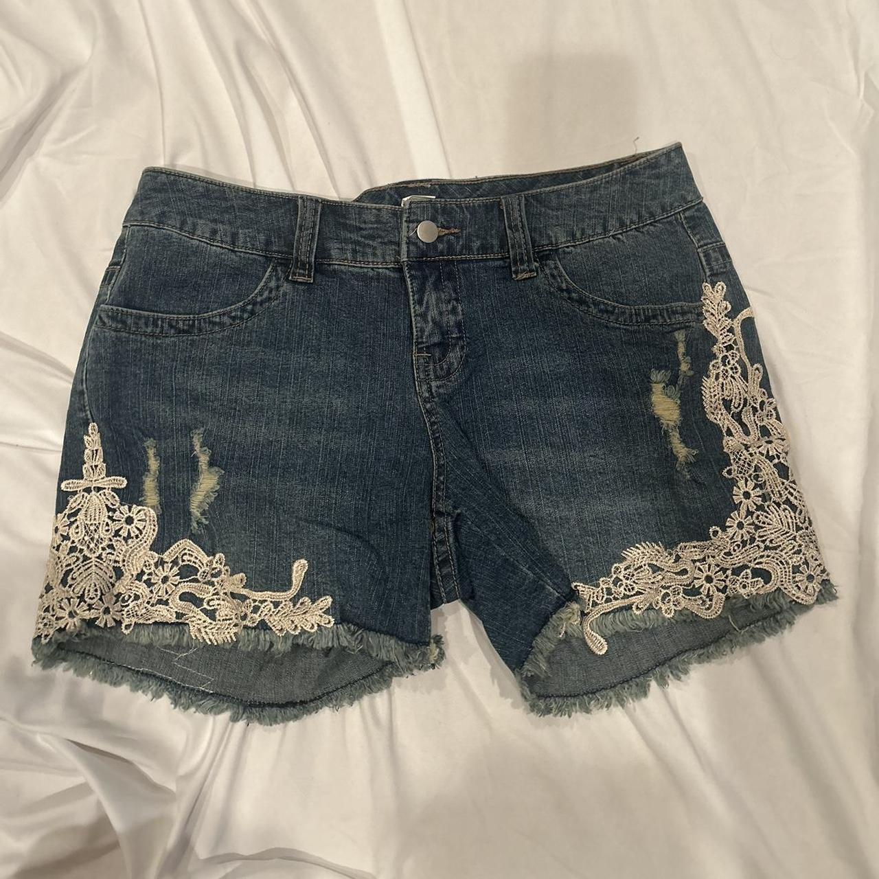 item listed by lexis_looks