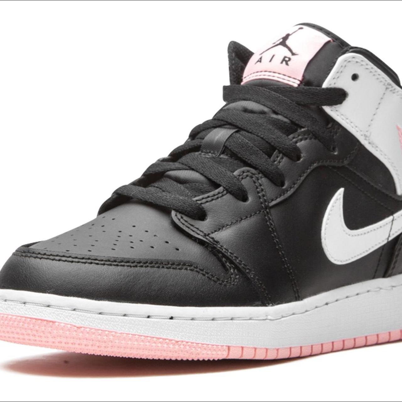 Pink and 2024 black Jordan’s 2.5 Y