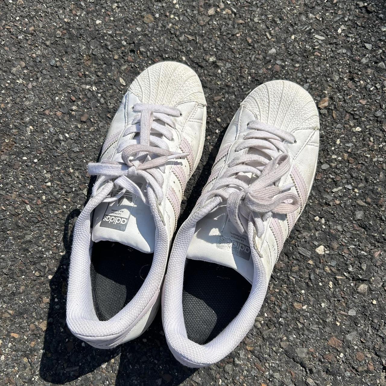 Adidas originals superstar trainers in white and outlet lilac