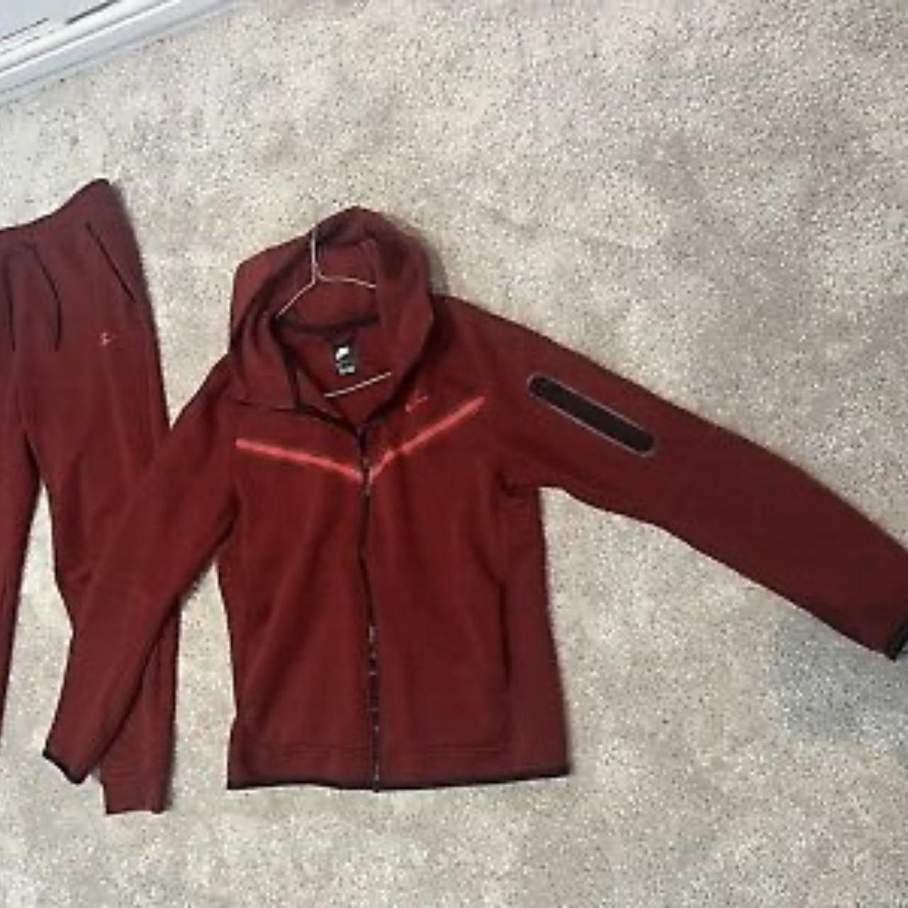 team red nike tech fleece