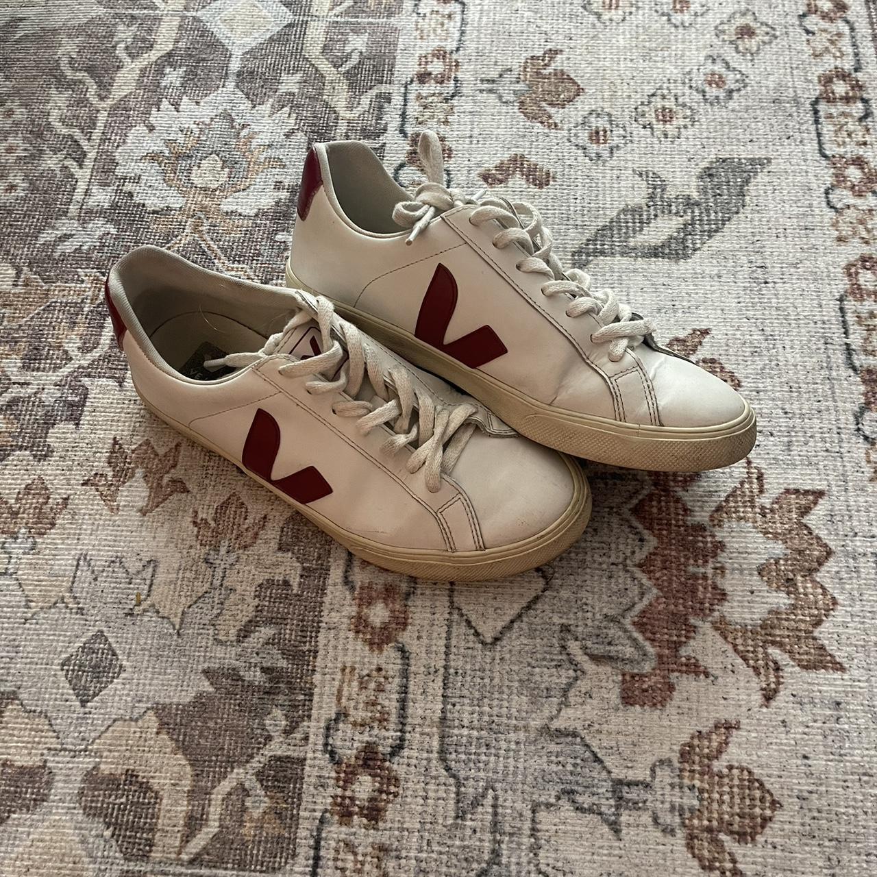 White and dark red vejas I wear a women’s size