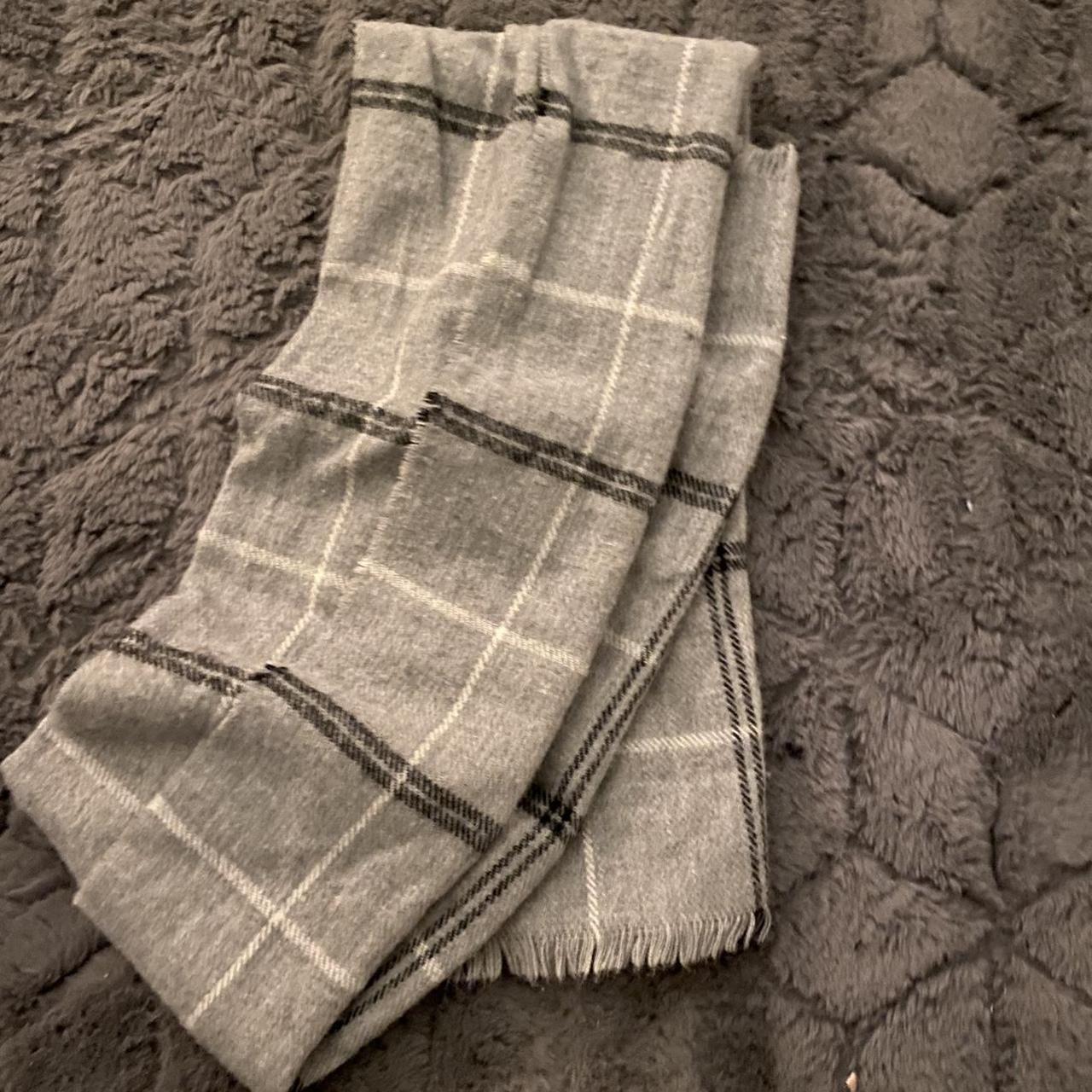 Primark Women's Grey and White Scarf-wraps | Depop