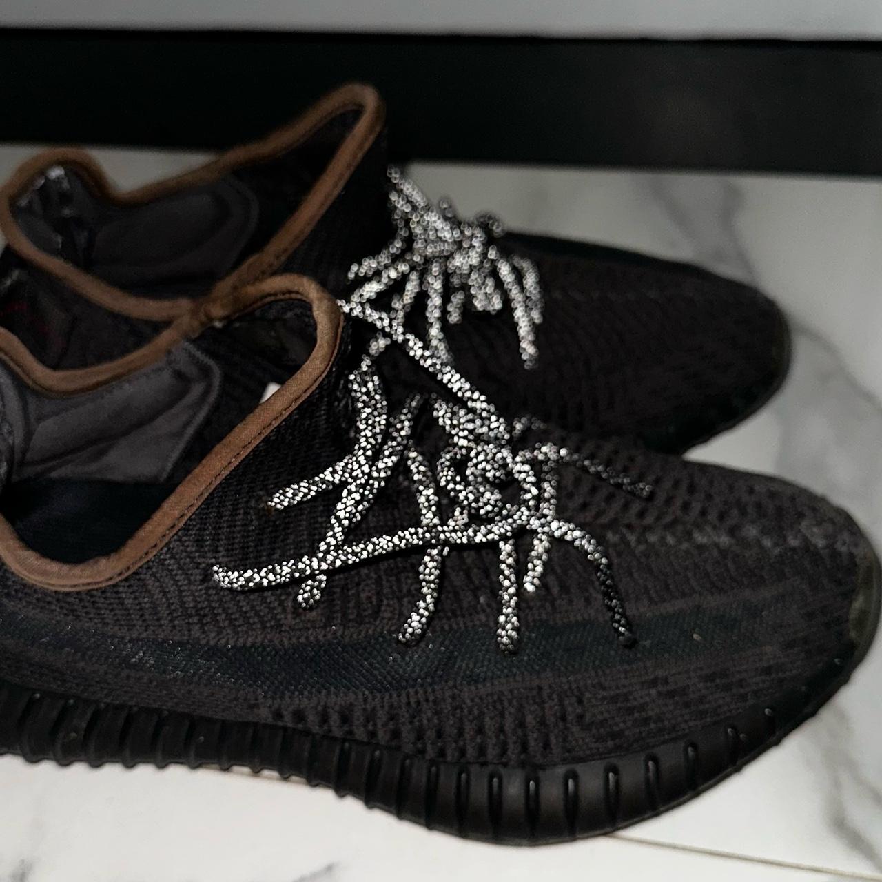 Yeezy vintage reflective black laces