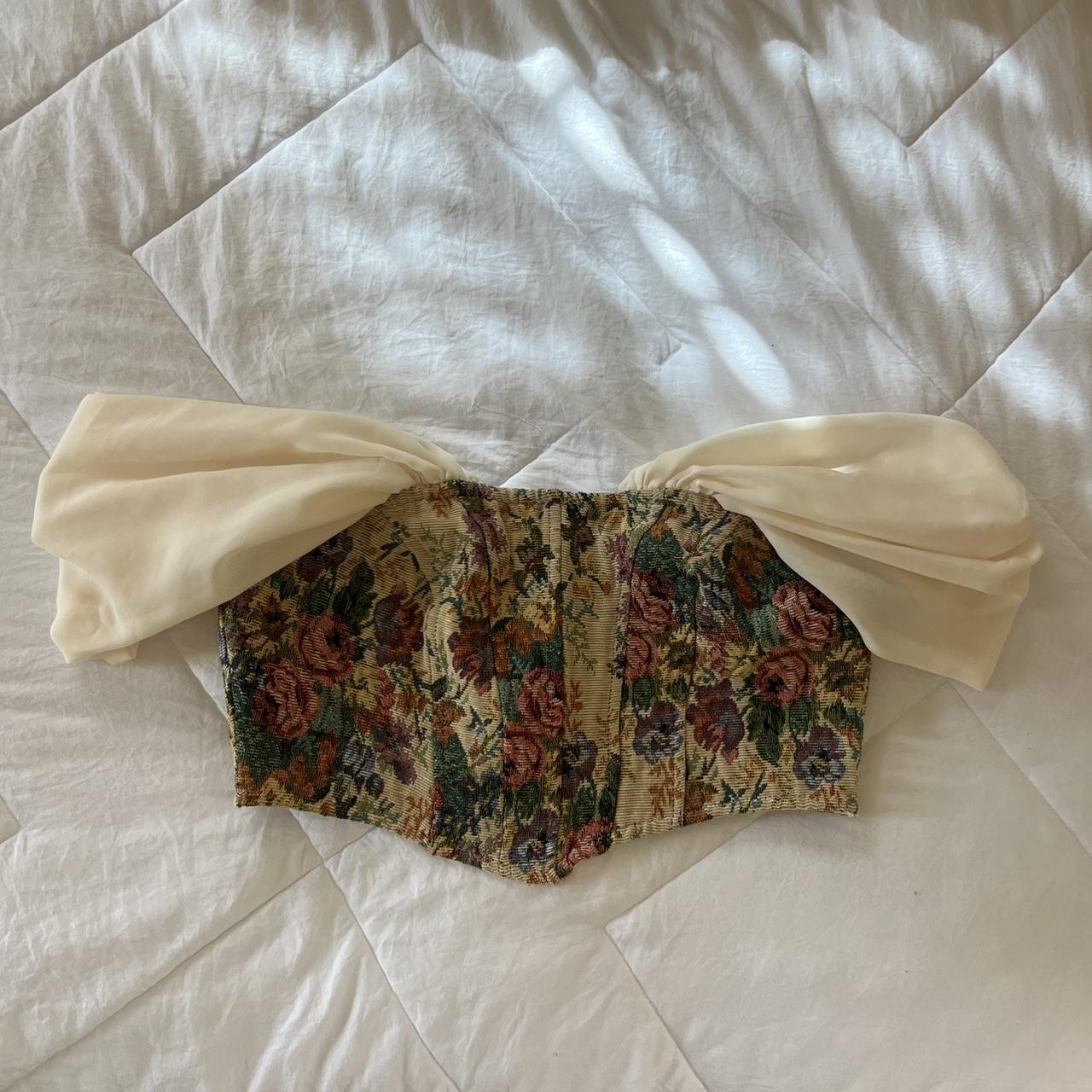 Renaissance vibes Cider top🏛️ a little big... Depop