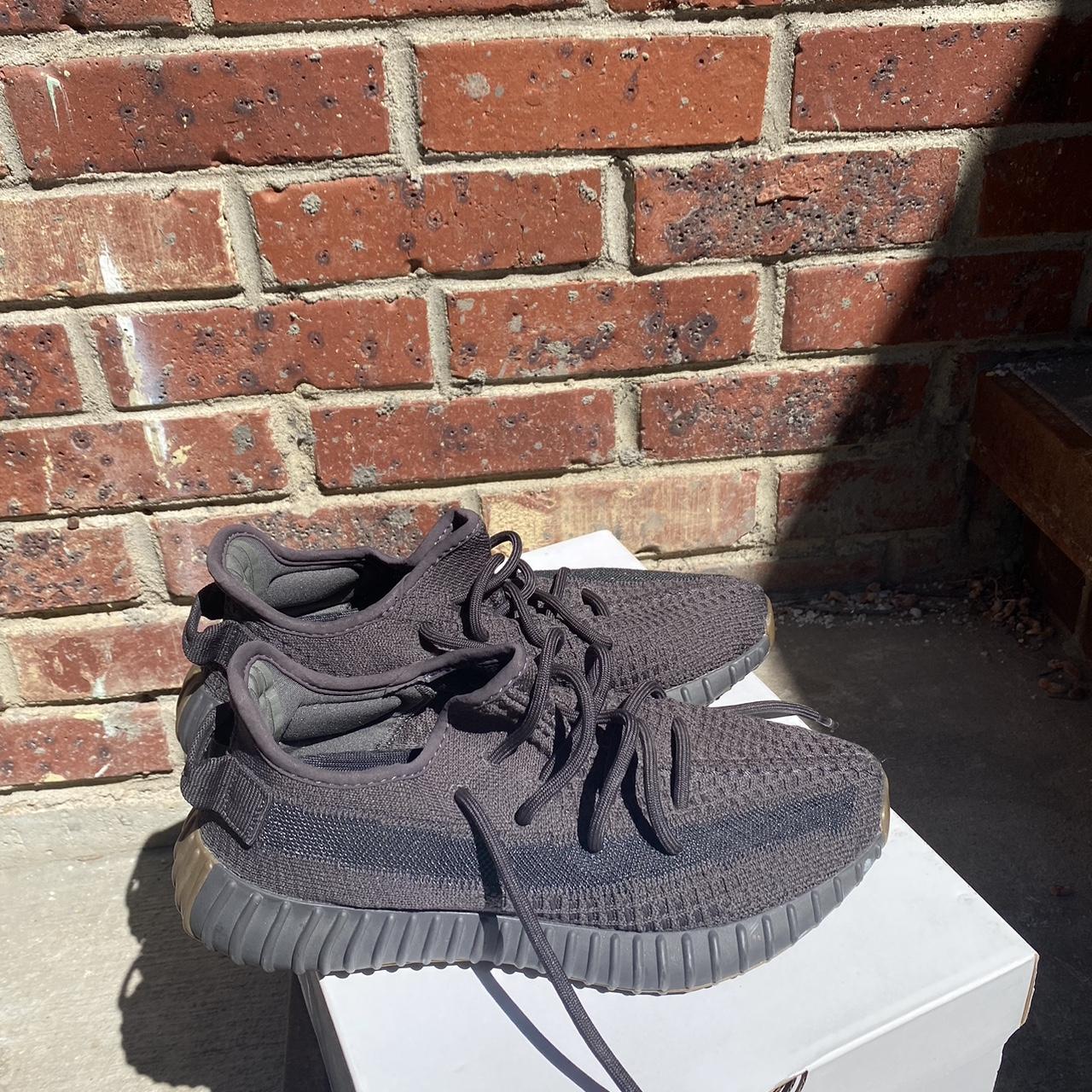yeezy trainers black and red
