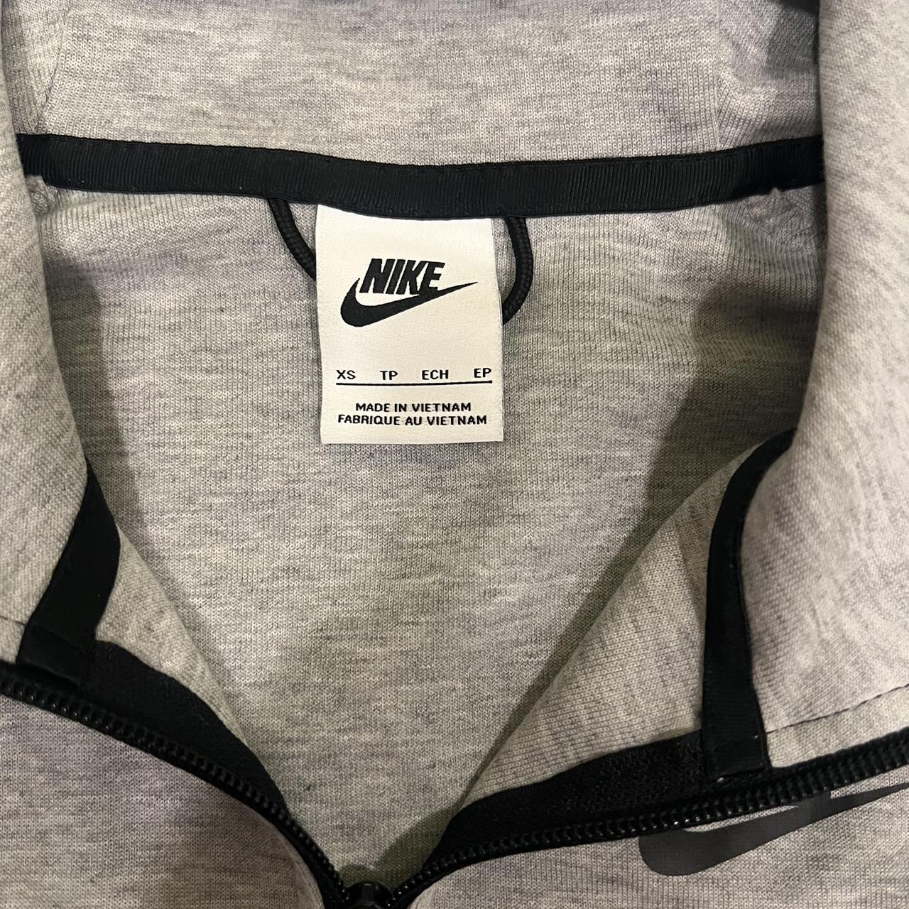 xl nike tech
