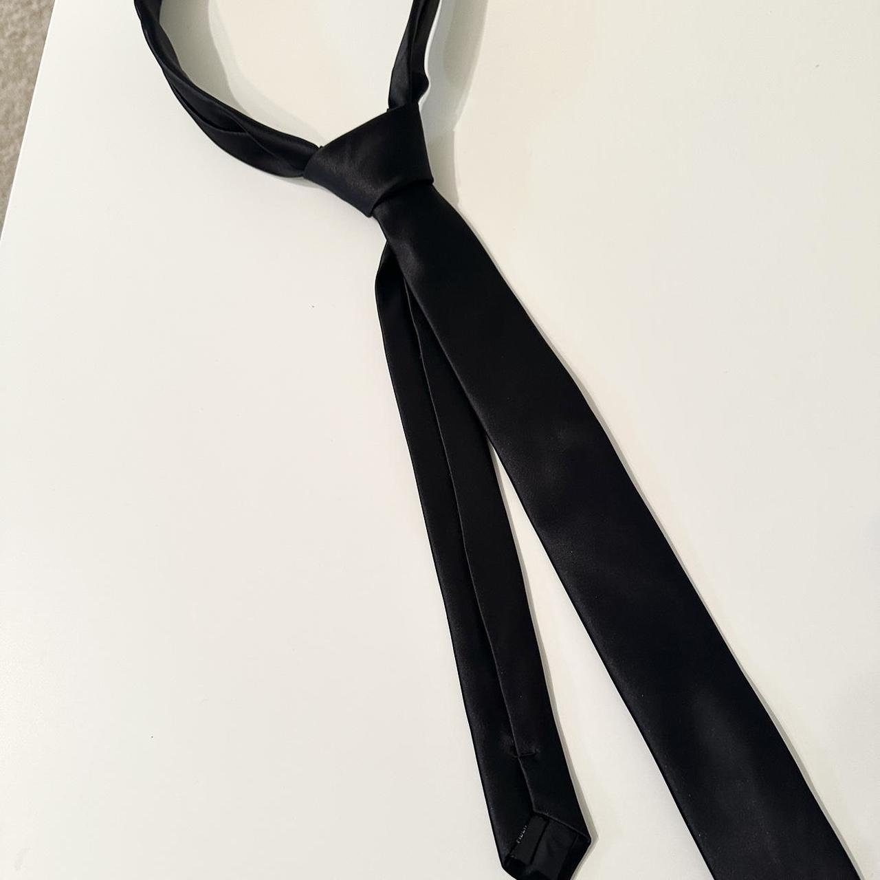 Black tie only worn once - Depop