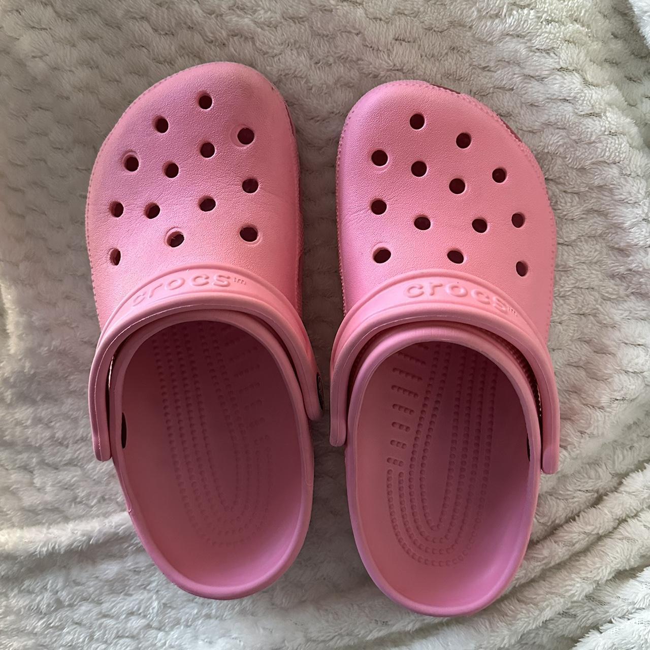 womens pink crocs size 7