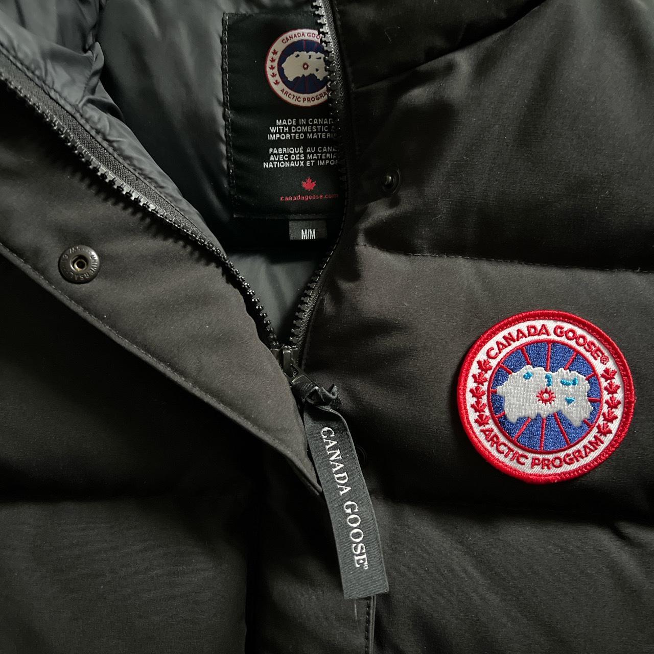 Canada goose vest, minuscule fading at collar. size M - Depop